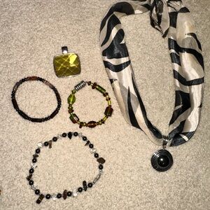 Elegant Black and Silver Necklace Set